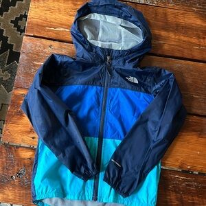 The North Face windbreak size 6